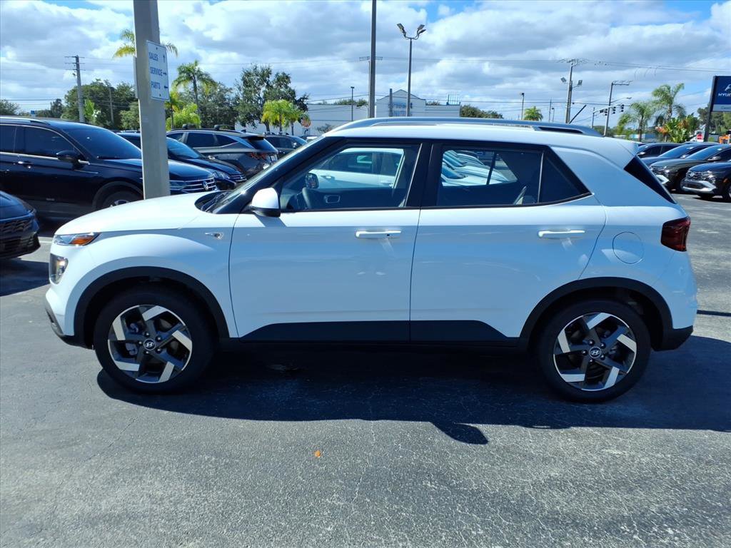 Used 2026 Hyundai Venue SEL image 4