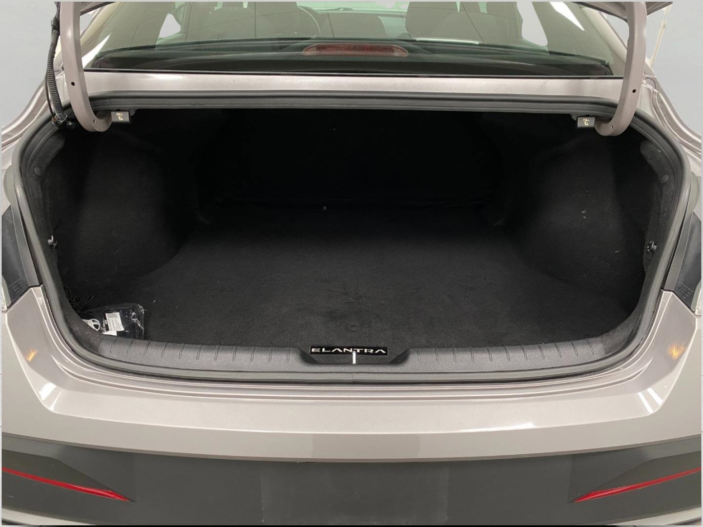 Certified 2025 Hyundai Elantra Sport FWD image 5