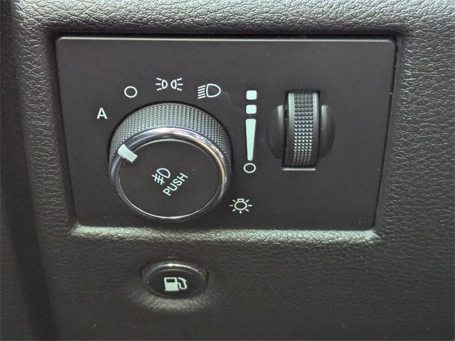 Used 2019 Jeep Grand Cherokee Laredo w/ 18" Wheel & 8.4" Radio Group image 22