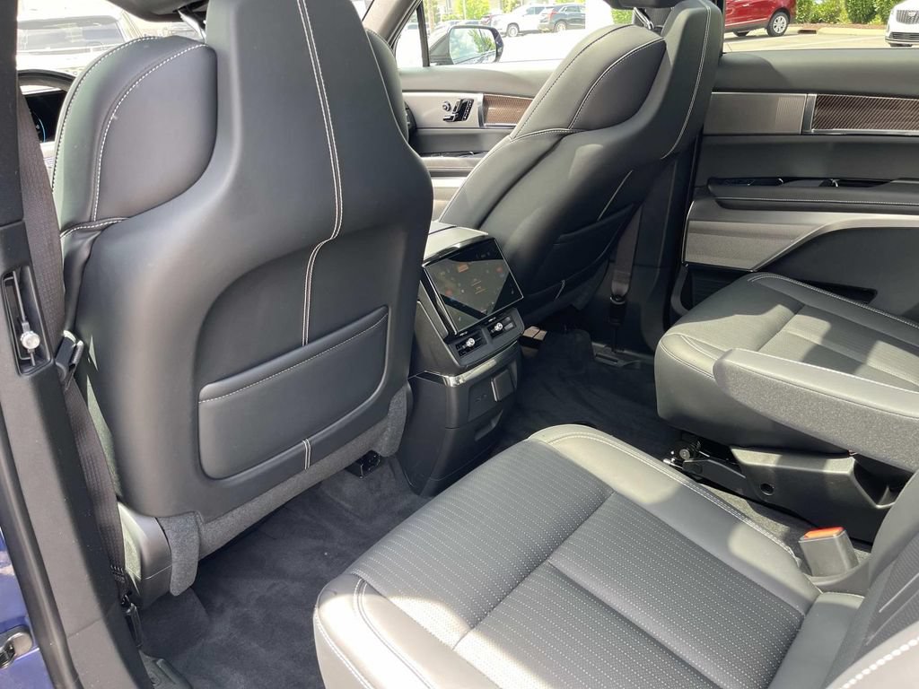 Used 2026 Cadillac Vistiq Sport w/ LPO, Floor Liner Package AWD/4WD image 19