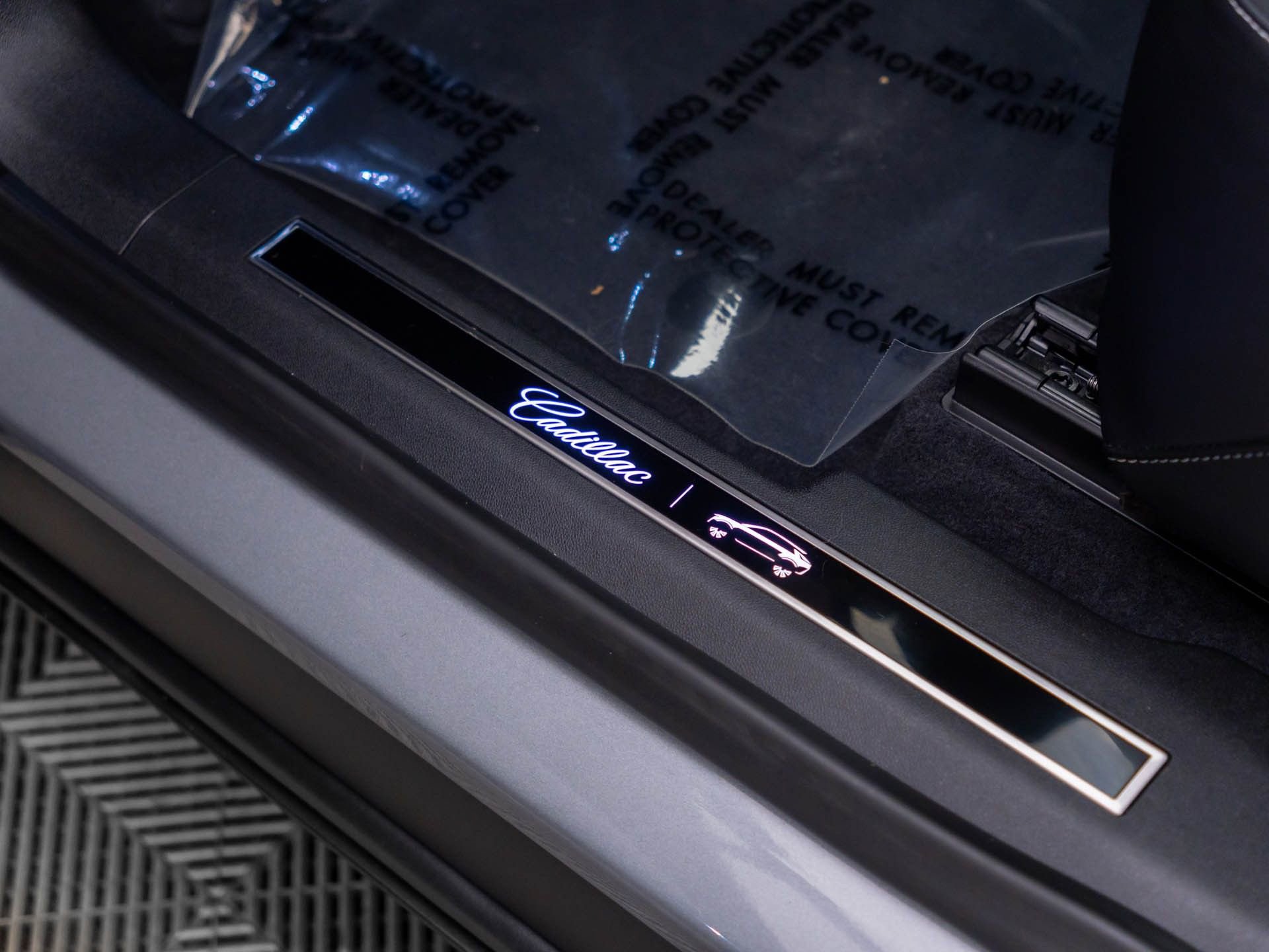 Certified 2025 Cadillac Lyriq Luxury w/ LPO, Floor Liner Package AWD/4WD image 18