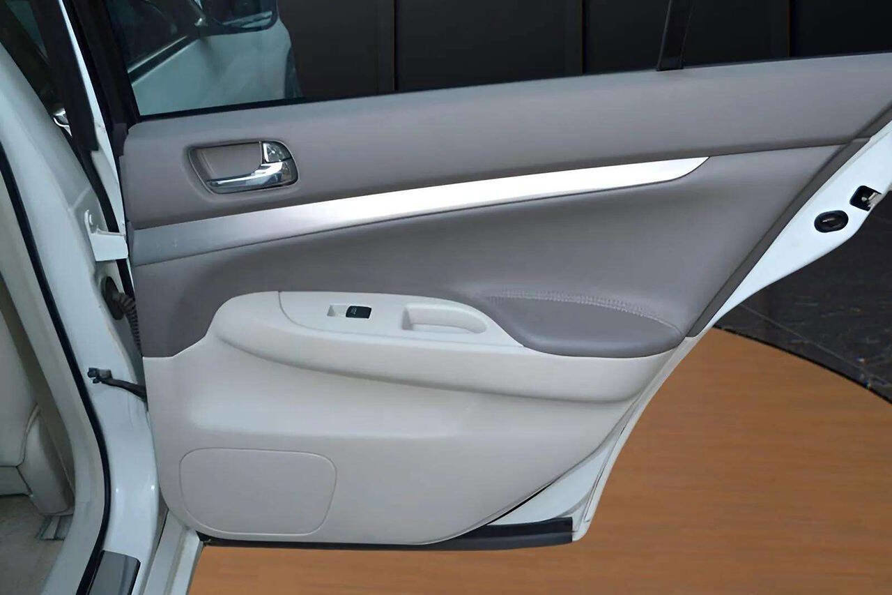 Used 2013 INFINITI G37 Journey w/ Premium Pkg image 26