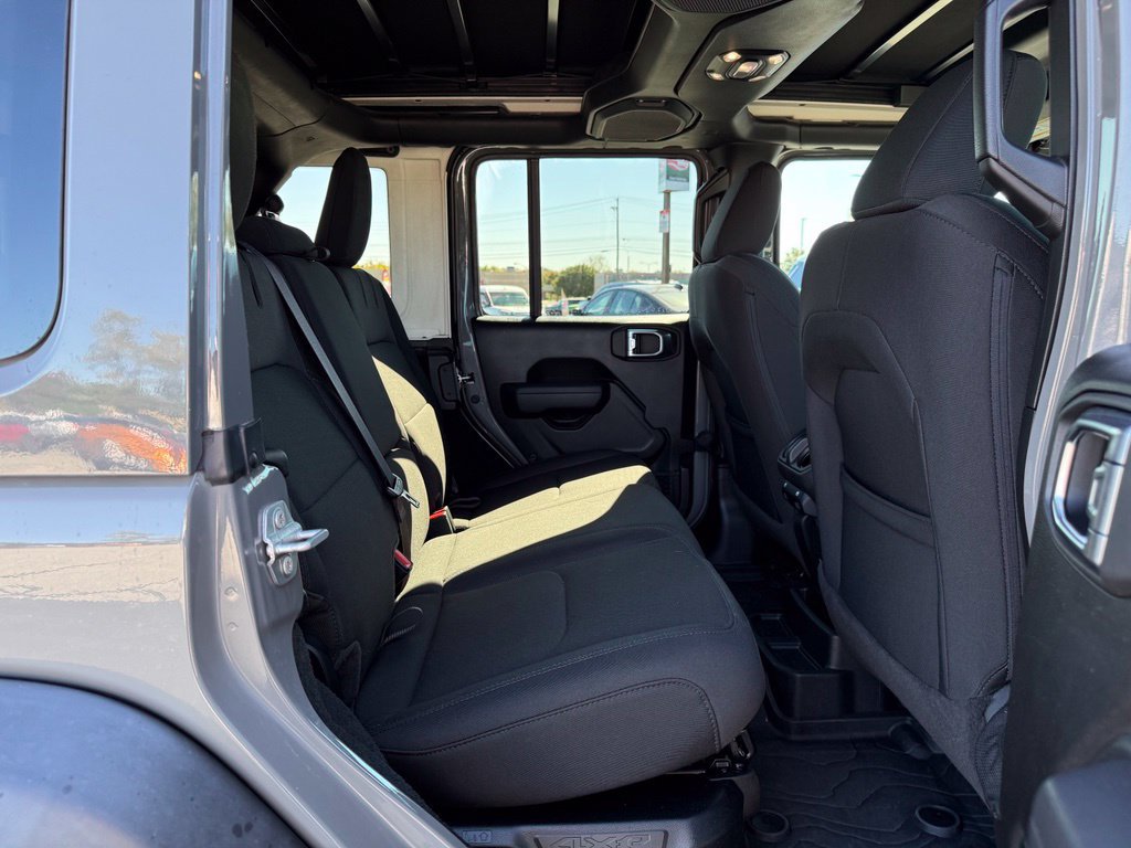 Used 2023 Jeep Wrangler Unlimited w/ Sun & Screen Package AWD/4WD image 17