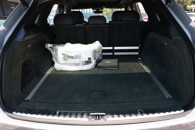 Used 2018 Bentley Bentayga AWD/4WD image 28