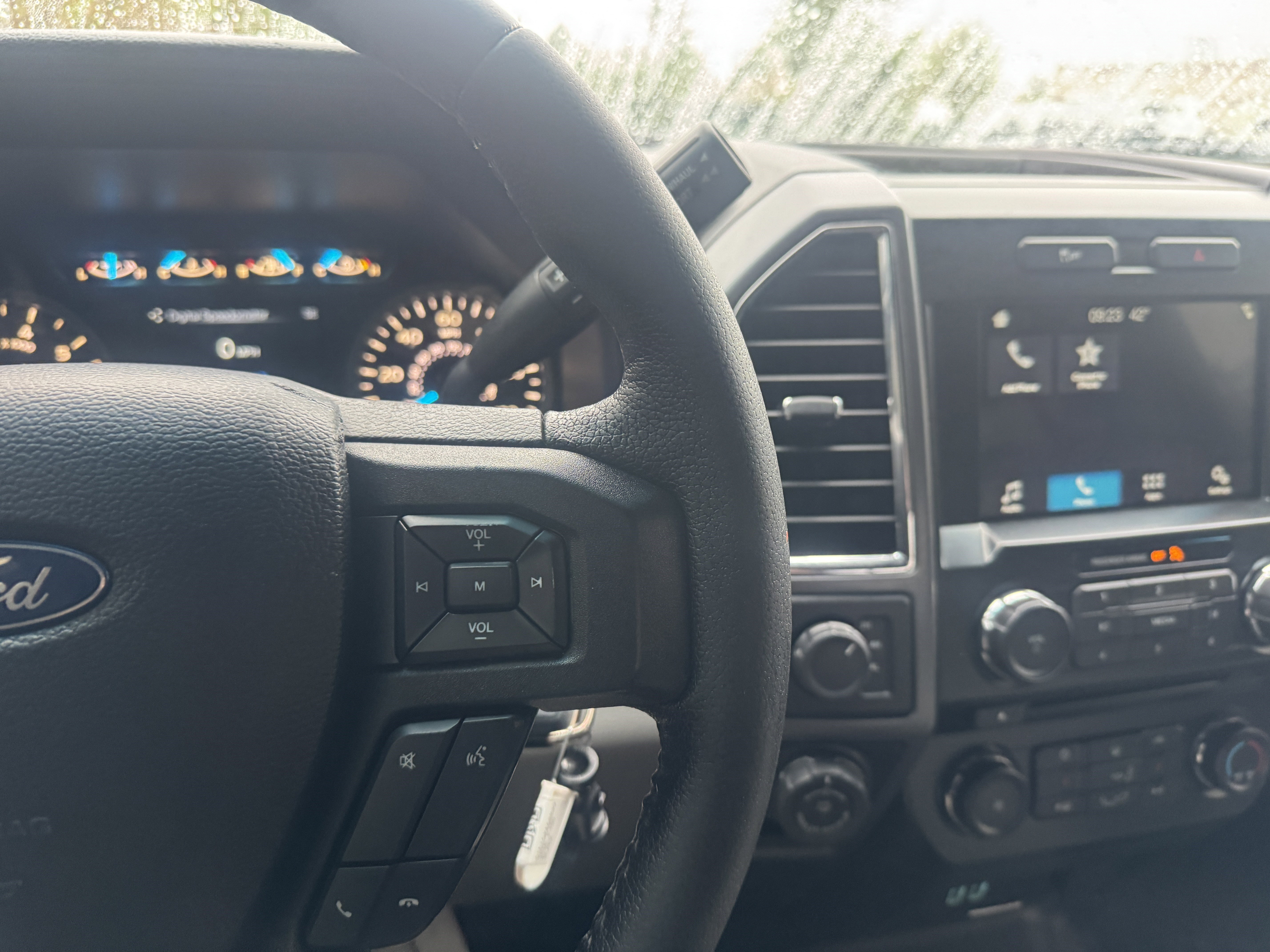 Used 2016 Ford F150 XLT w/ Equipment Group 302A Luxury AWD/4WD image 23
