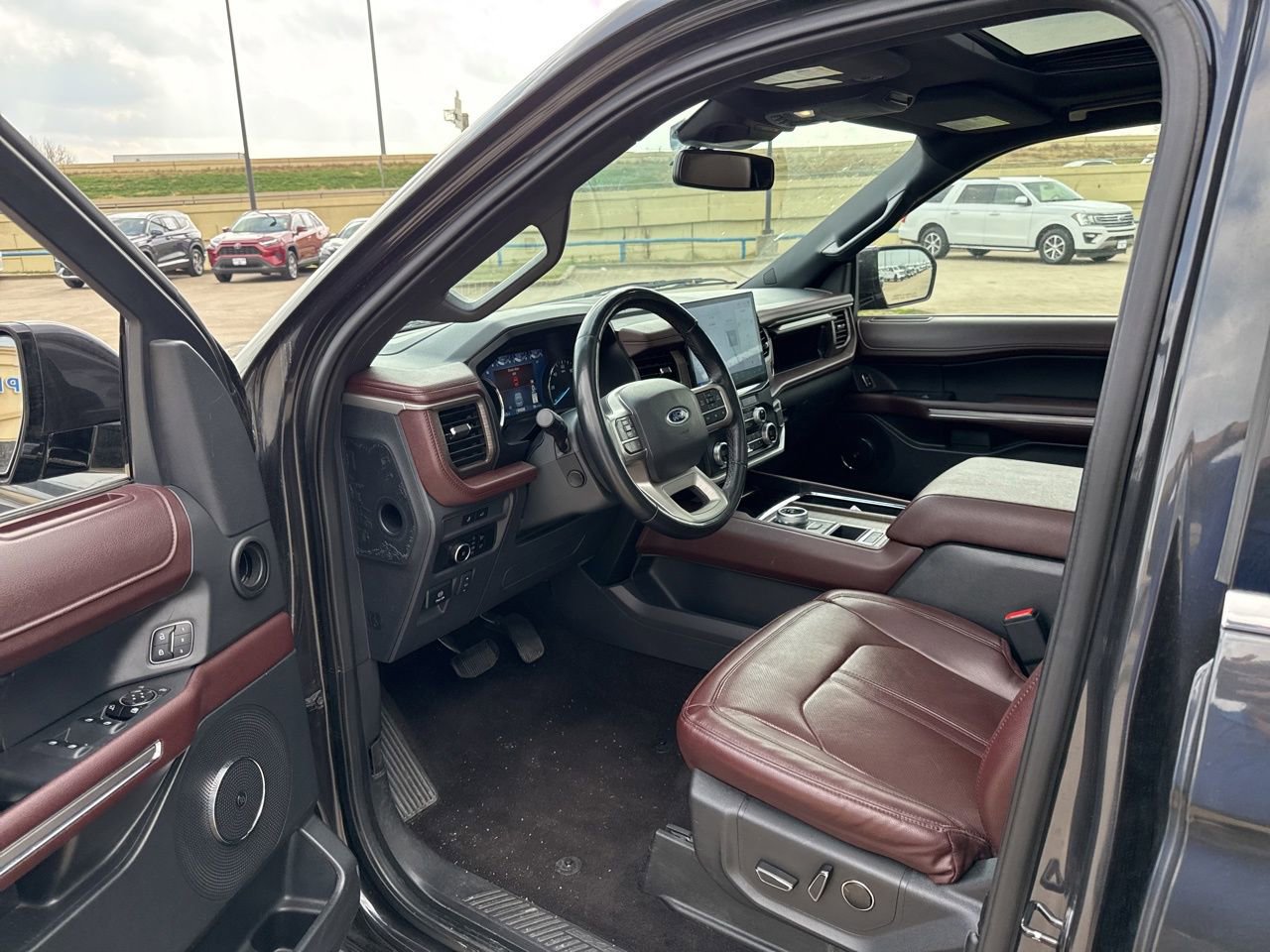 Used 2023 Ford Expedition Limited image 21