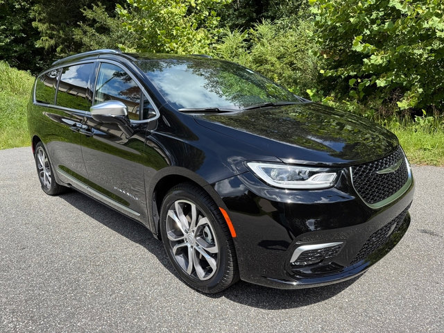 New 2026 Chrysler Pacifica Pinnacle w/ Trailer Tow Group image 5