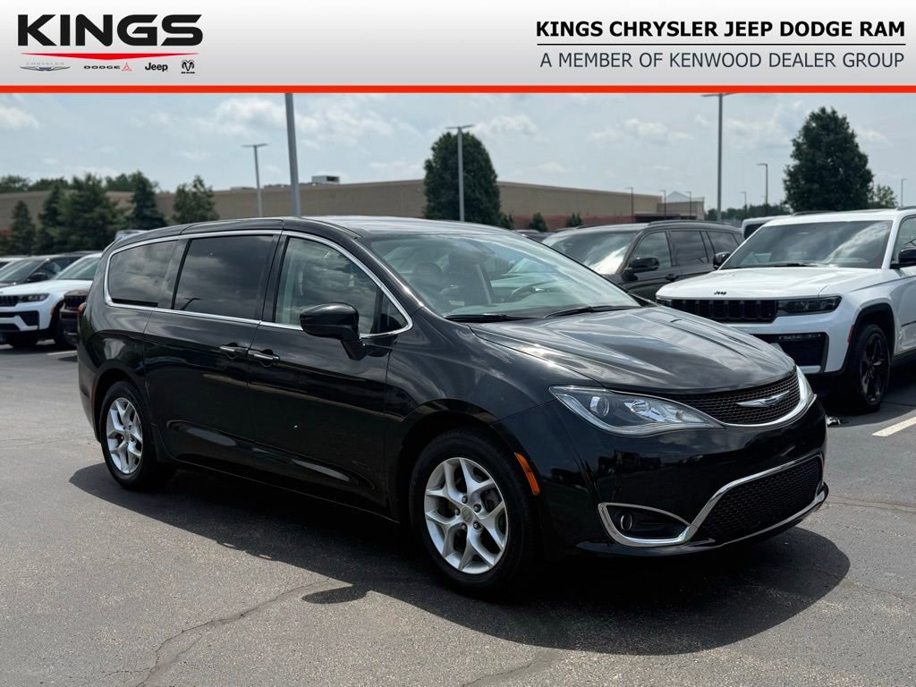 Used 2018 Chrysler Pacifica Touring Plus w/ Tire & Wheel Group FWD image 1