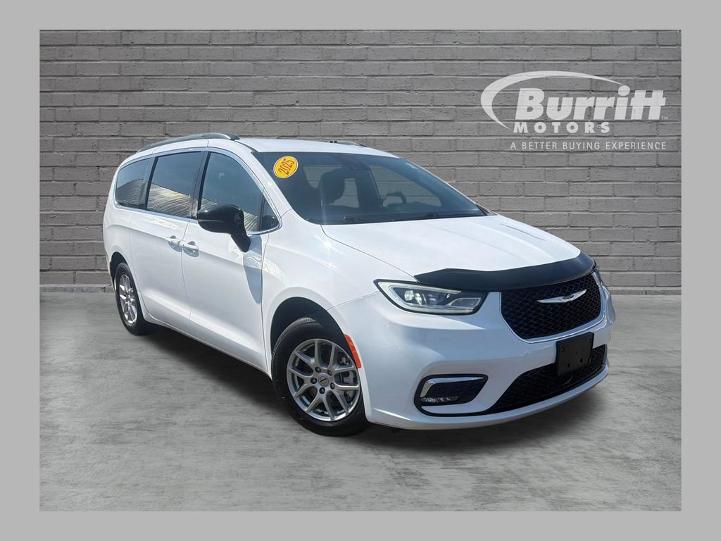 Used 2025 Chrysler Pacifica Select