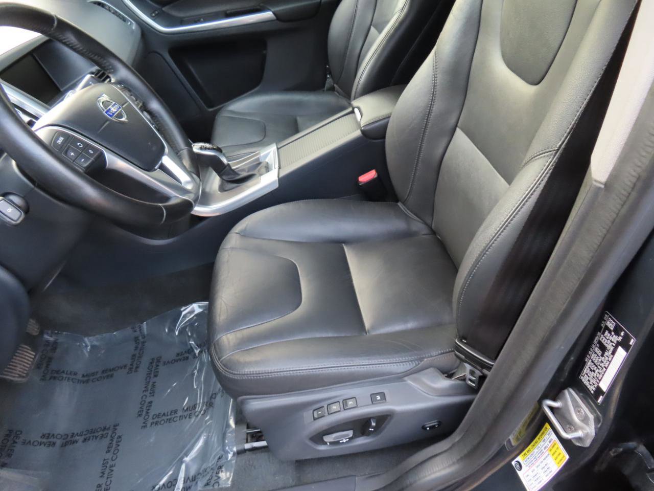 Used 2016 Volvo XC60 T6 w/ Protection Package image 10