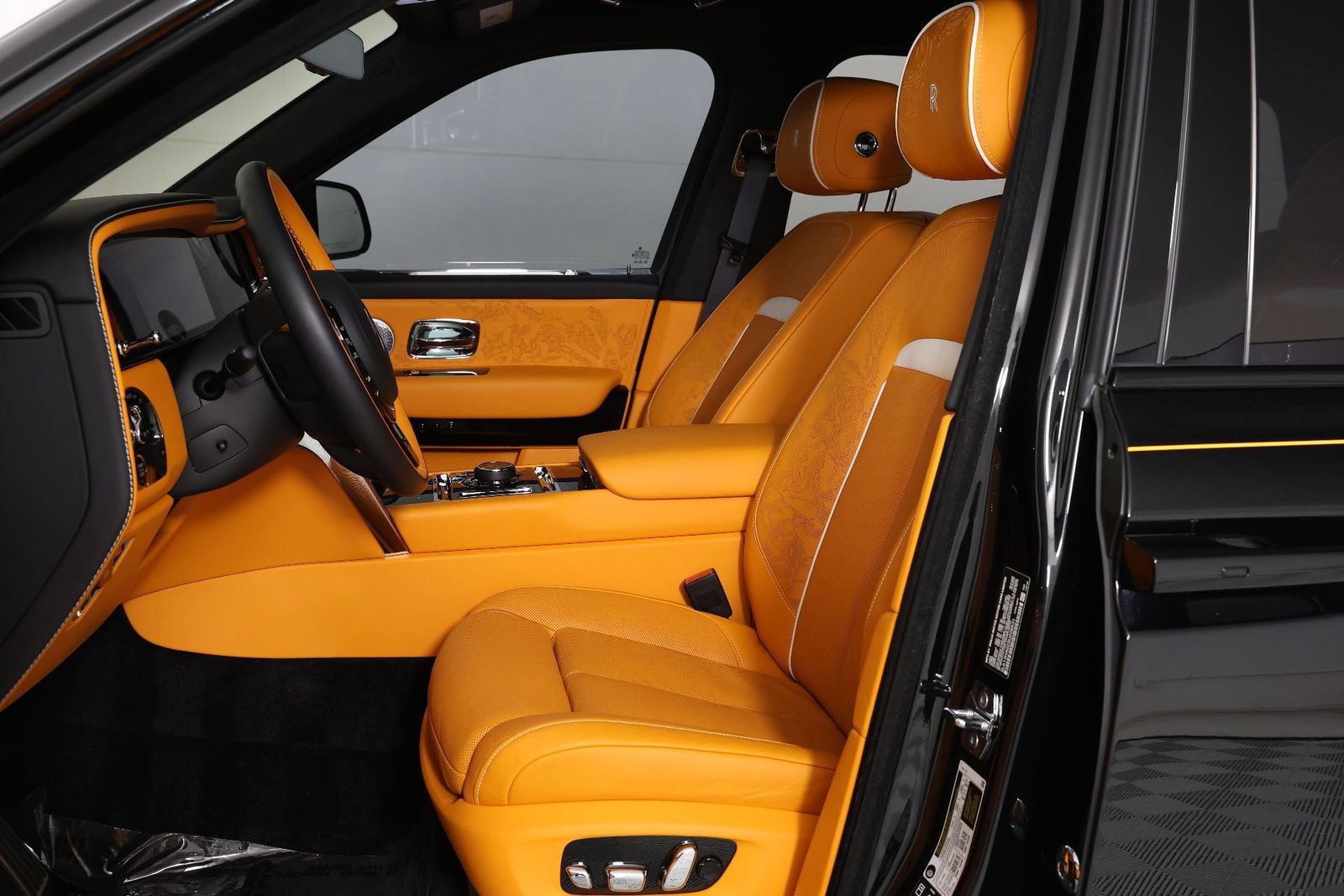Certified 2025 Rolls-Royce Cullinan AWD/4WD image 5
