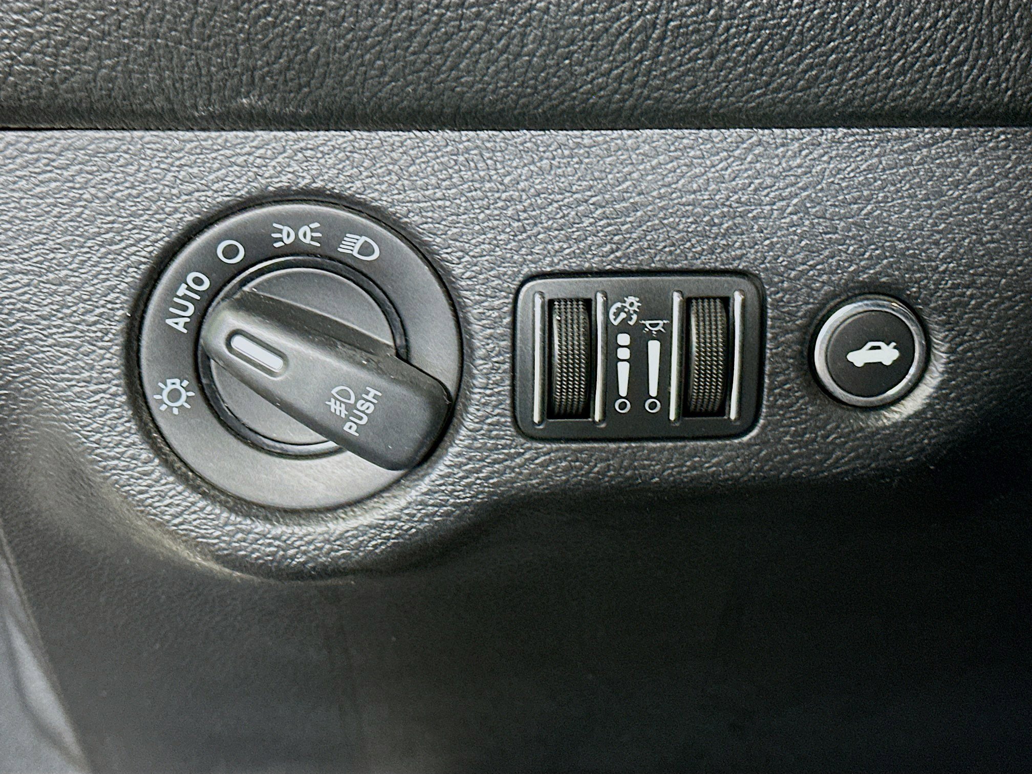 Used 2016 Dodge Challenger R/T Plus RWD image 17
