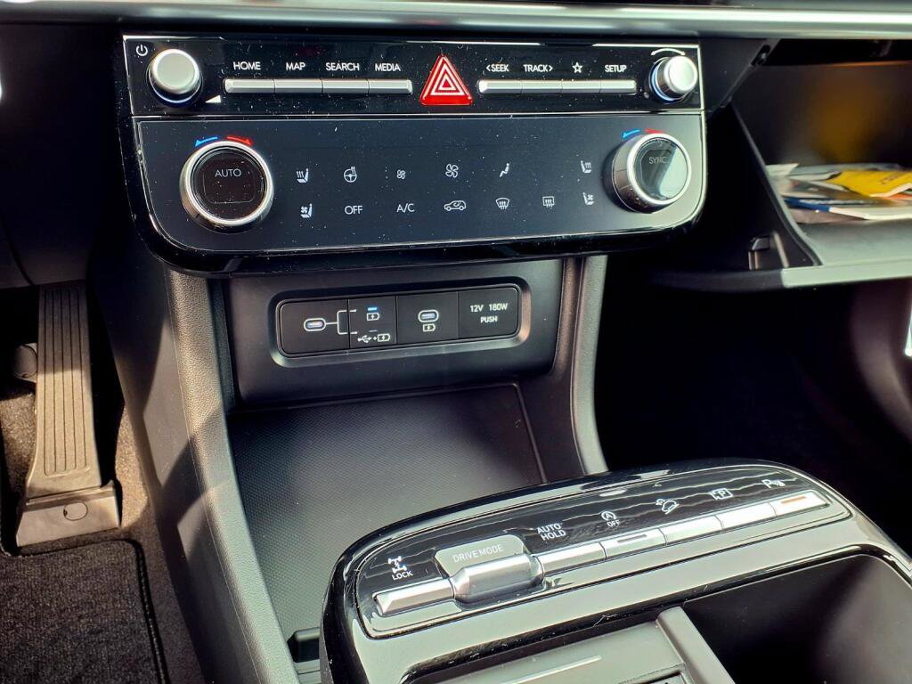 New 2026 Hyundai Tucson Limited AWD/4WD image 10