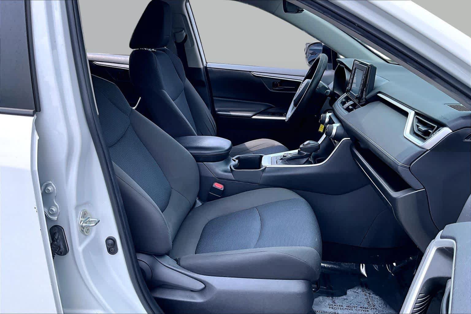 Used 2022 Toyota RAV4 LE AWD/4WD image 9