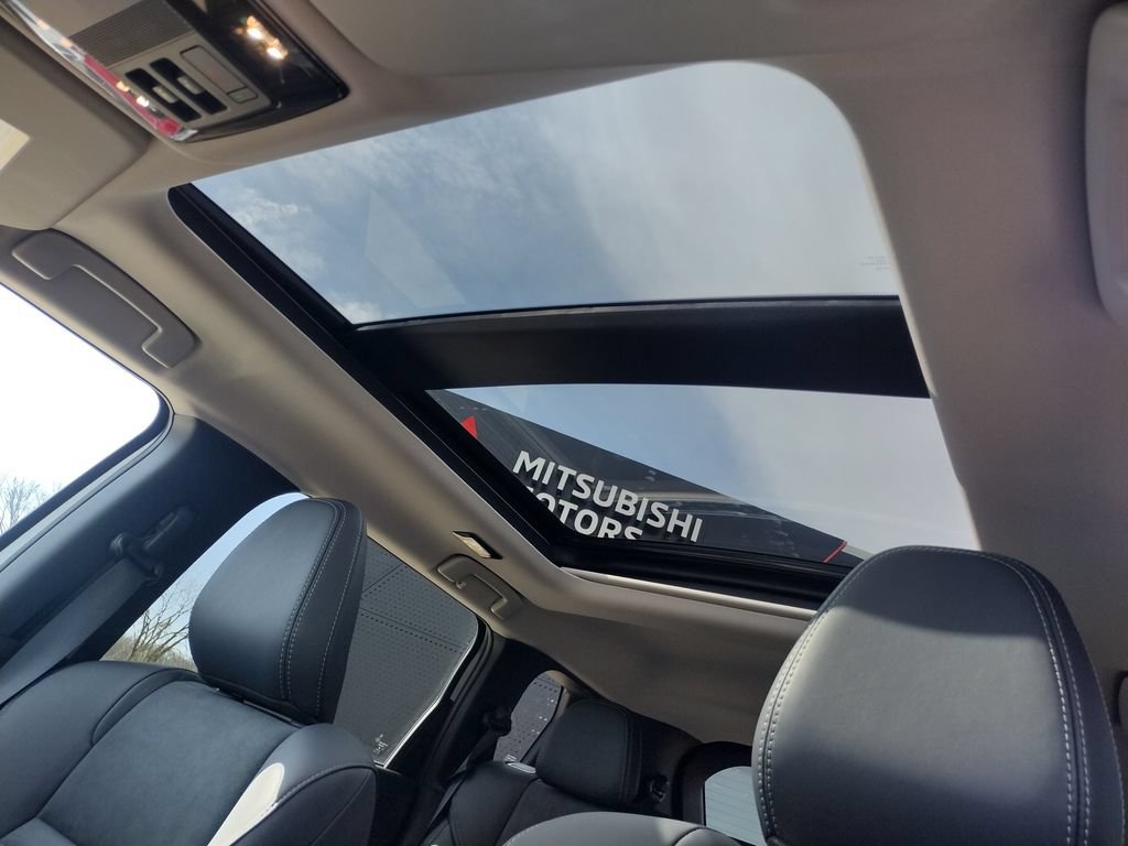 New 2026 Mitsubishi Outlander SE AWD/4WD image 3