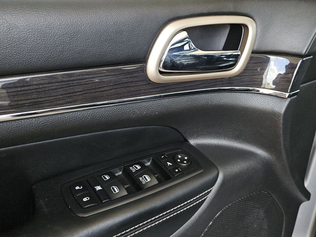 Used 2016 Jeep Grand Cherokee Overland AWD/4WD image 29