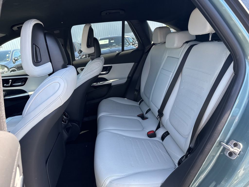 Used 2025 Mercedes-Benz GLC 300 4MATIC w/ AMG Line image 11