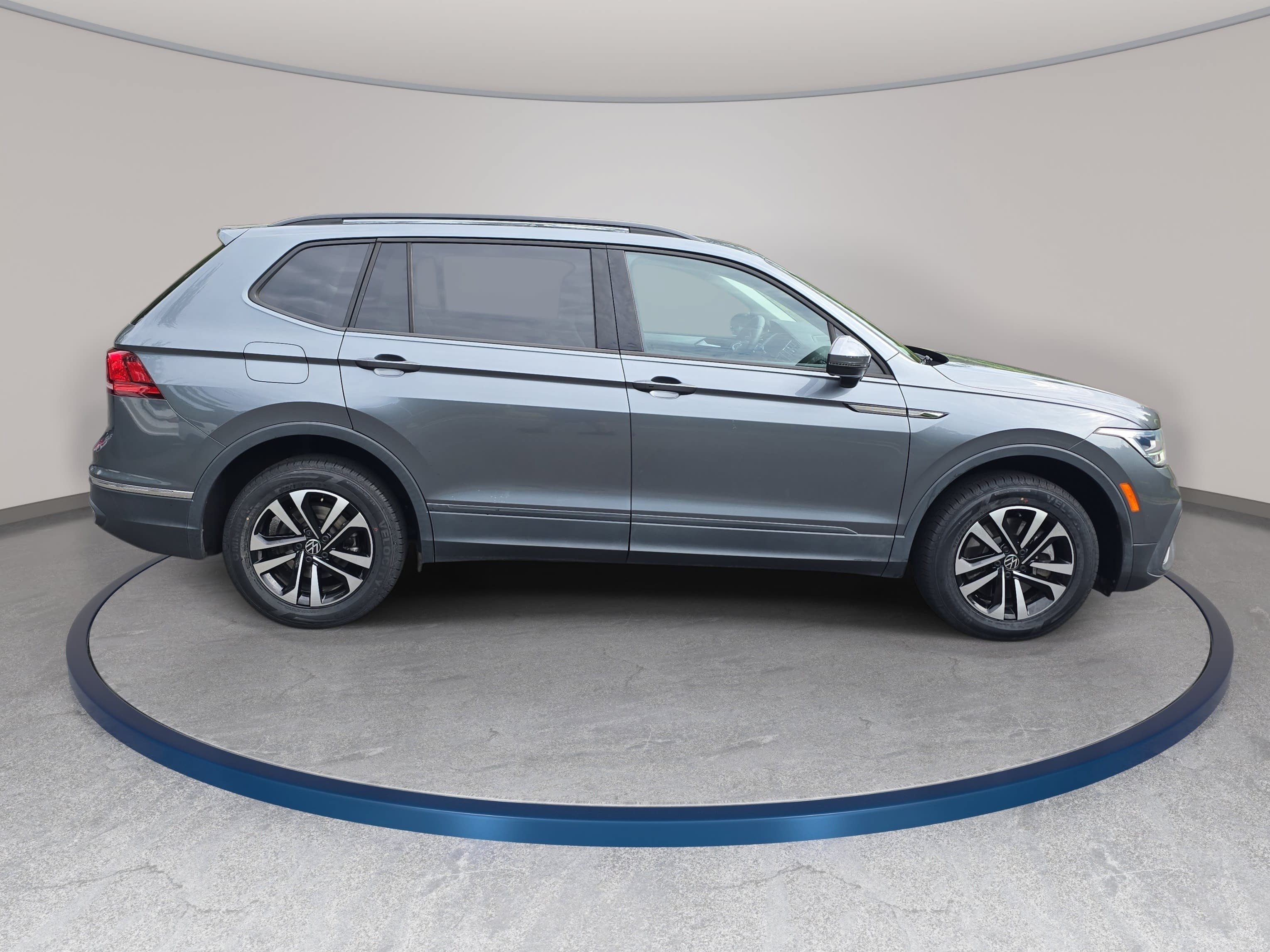 Used 2022 Volkswagen Tiguan S FWD image 4