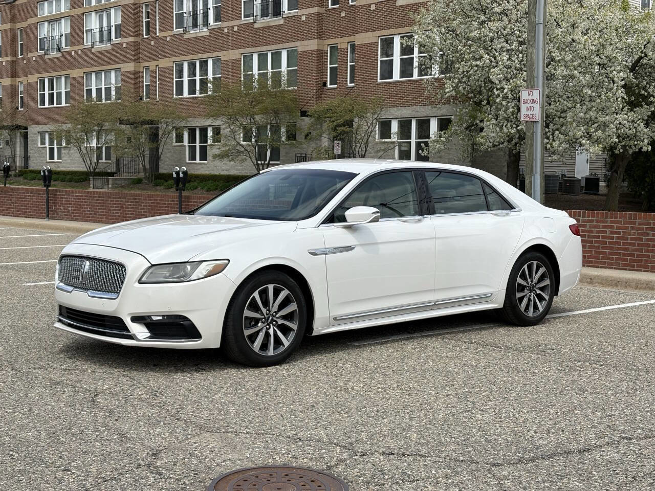 Used 2017 Lincoln Continental Premiere FWD image 1