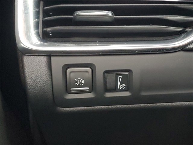 Certified 2022 Cadillac XT4 Luxury w/ Cold Weather Package image 13