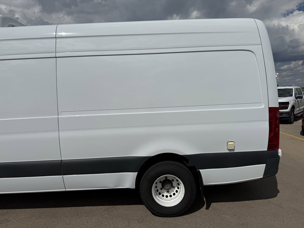 Used 2019 Freightliner Sprinter 2500 image 18