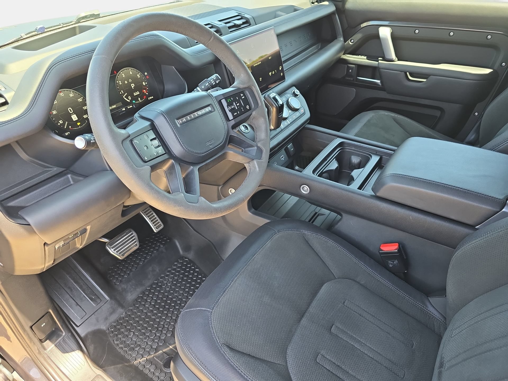 Used 2023 Land Rover Defender 110 V8 AWD/4WD image 16