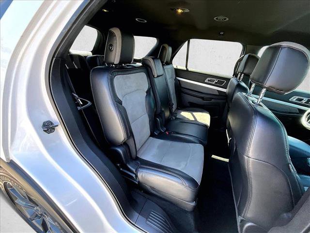 Used 2017 Ford Explorer XLT w/ Equipment Group 202A AWD/4WD image 26