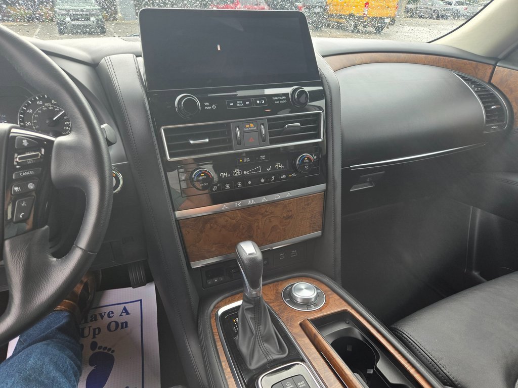 Used 2024 Nissan Armada SL w/ Captain's Chairs Package image 10