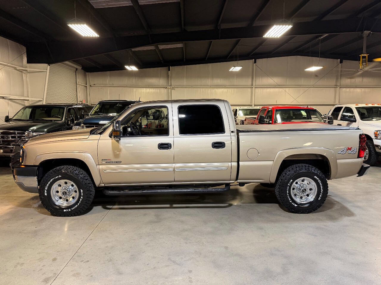 Used 2005 Chevrolet Silverado 2500 LT w/ Heavy-Duty Power Package image 3