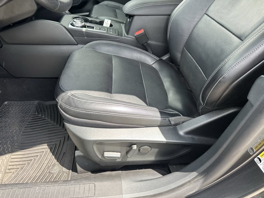 Used 2020 Ford Escape Titanium AWD/4WD image 22