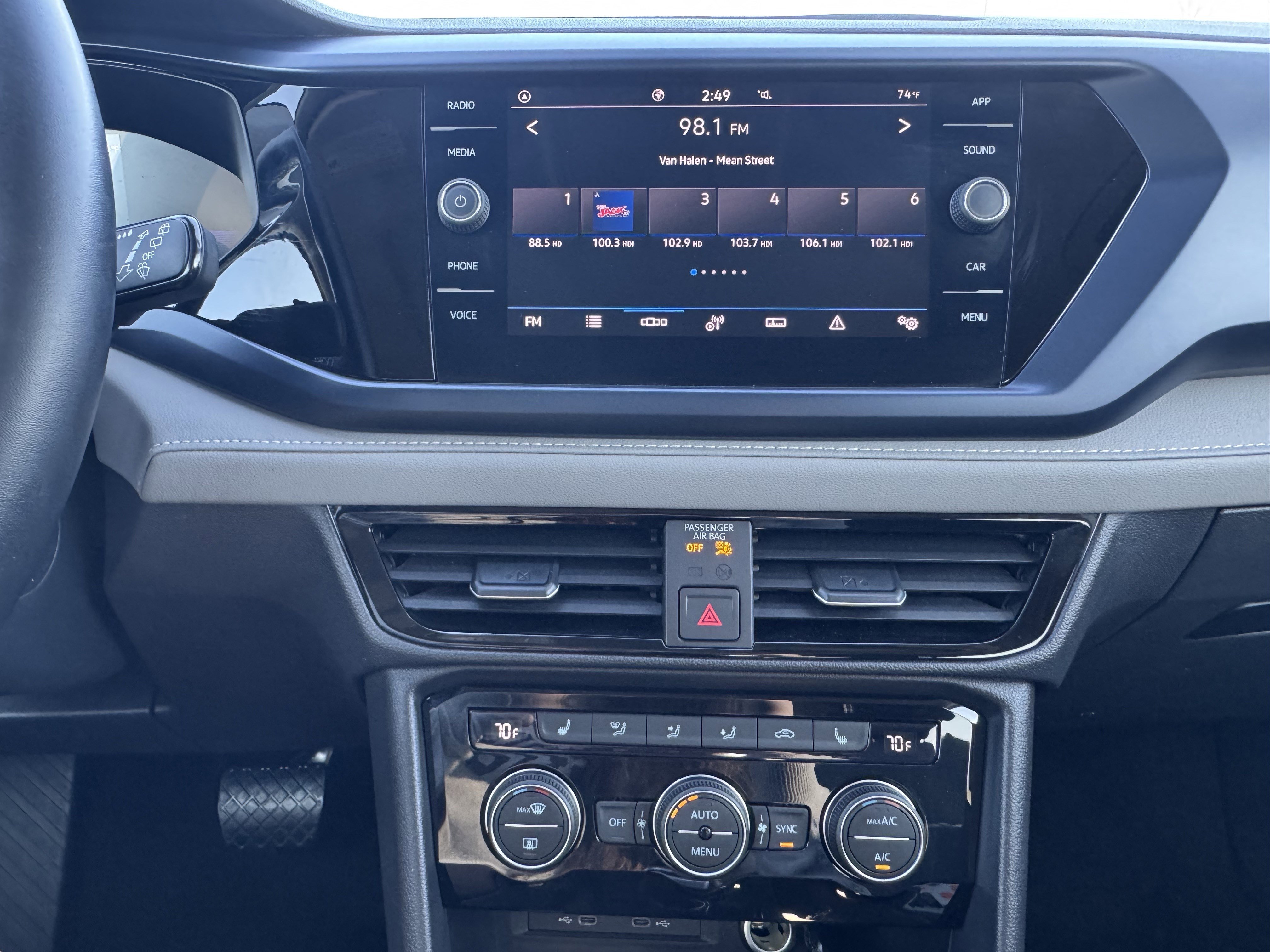 Used 2024 Volkswagen Taos SE image 12