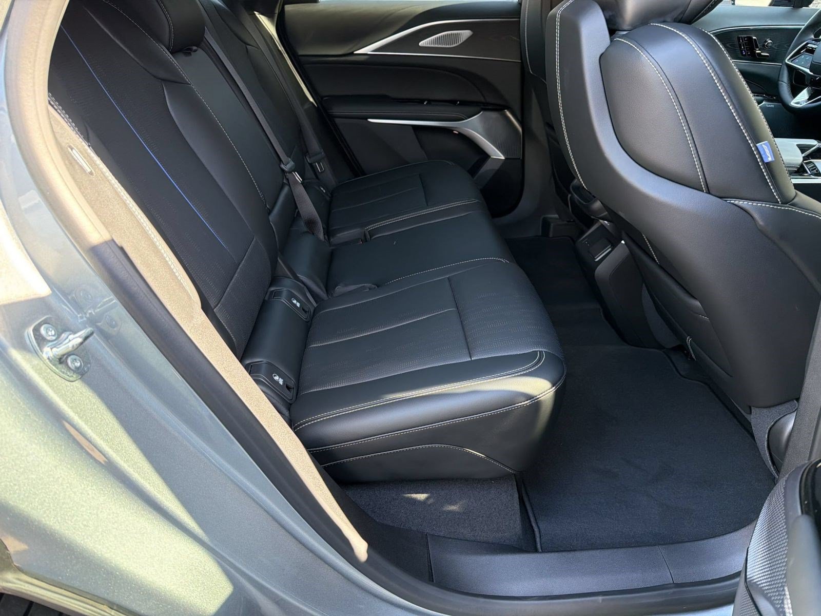 New 2026 Cadillac Lyriq V AWD/4WD image 30