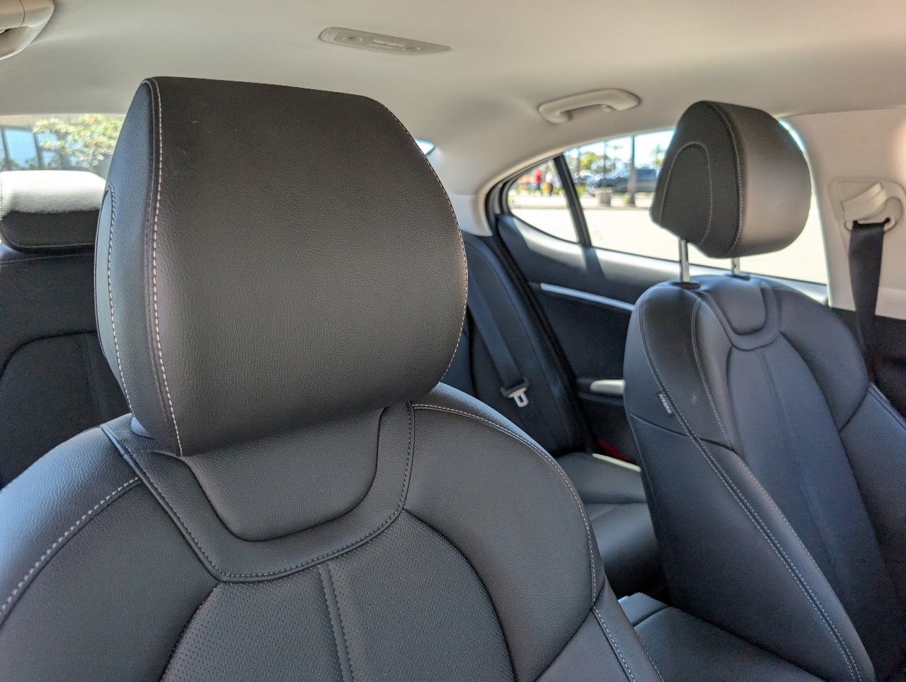 Used 2026 Genesis G70 2.5T image 3