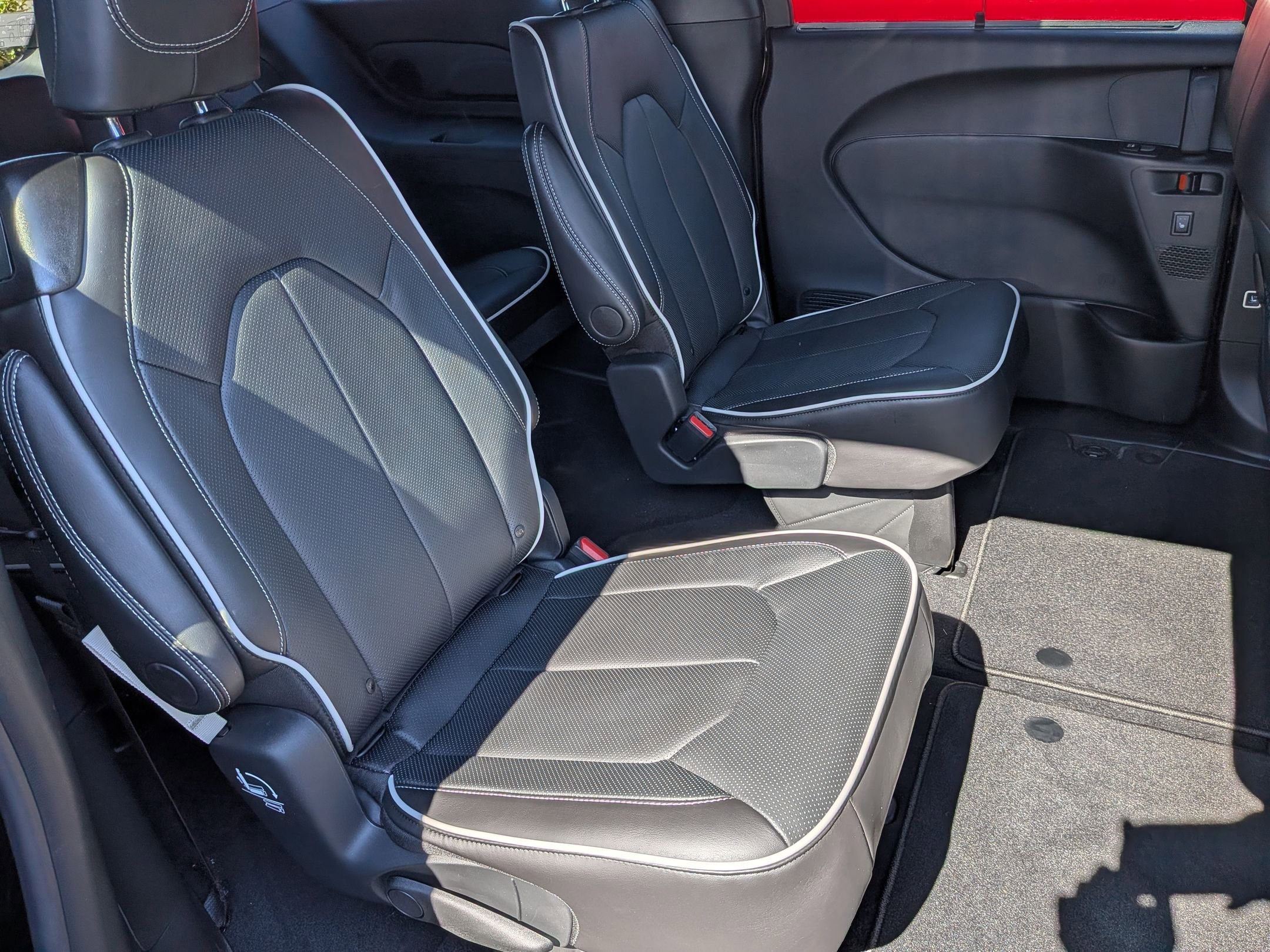 New 2026 Chrysler Pacifica Limited w/ Trailer Tow Group image 35