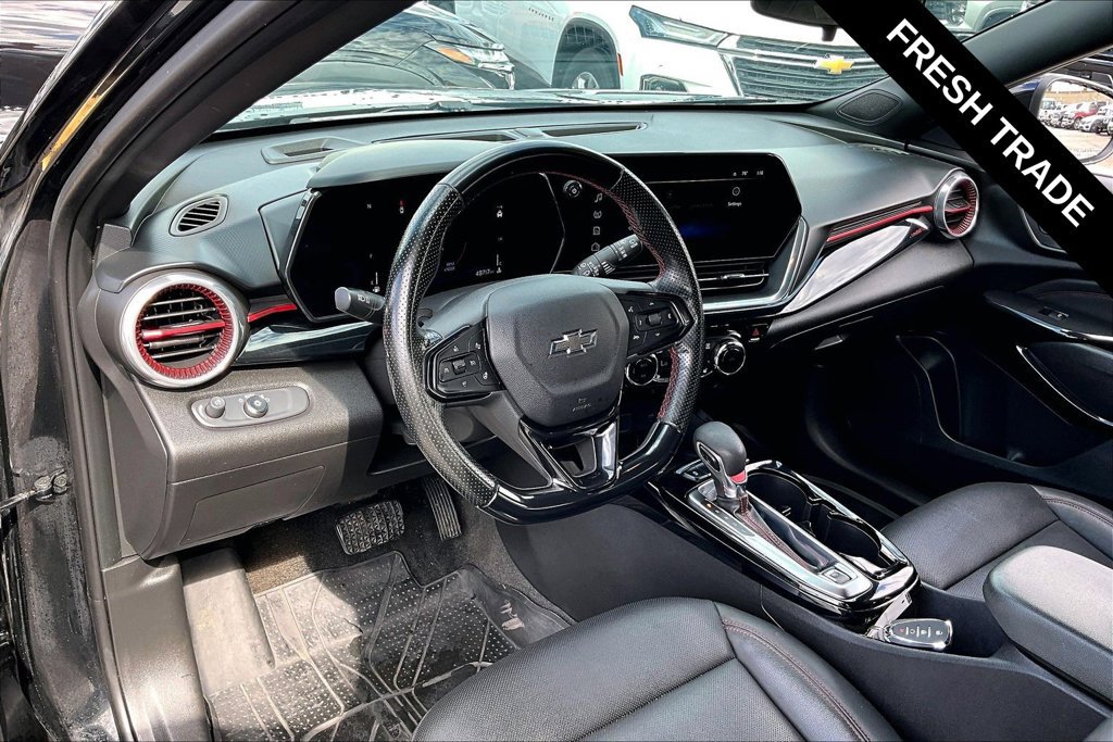 Used 2024 Chevrolet Trax RS w/ Sunroof Package FWD image 11