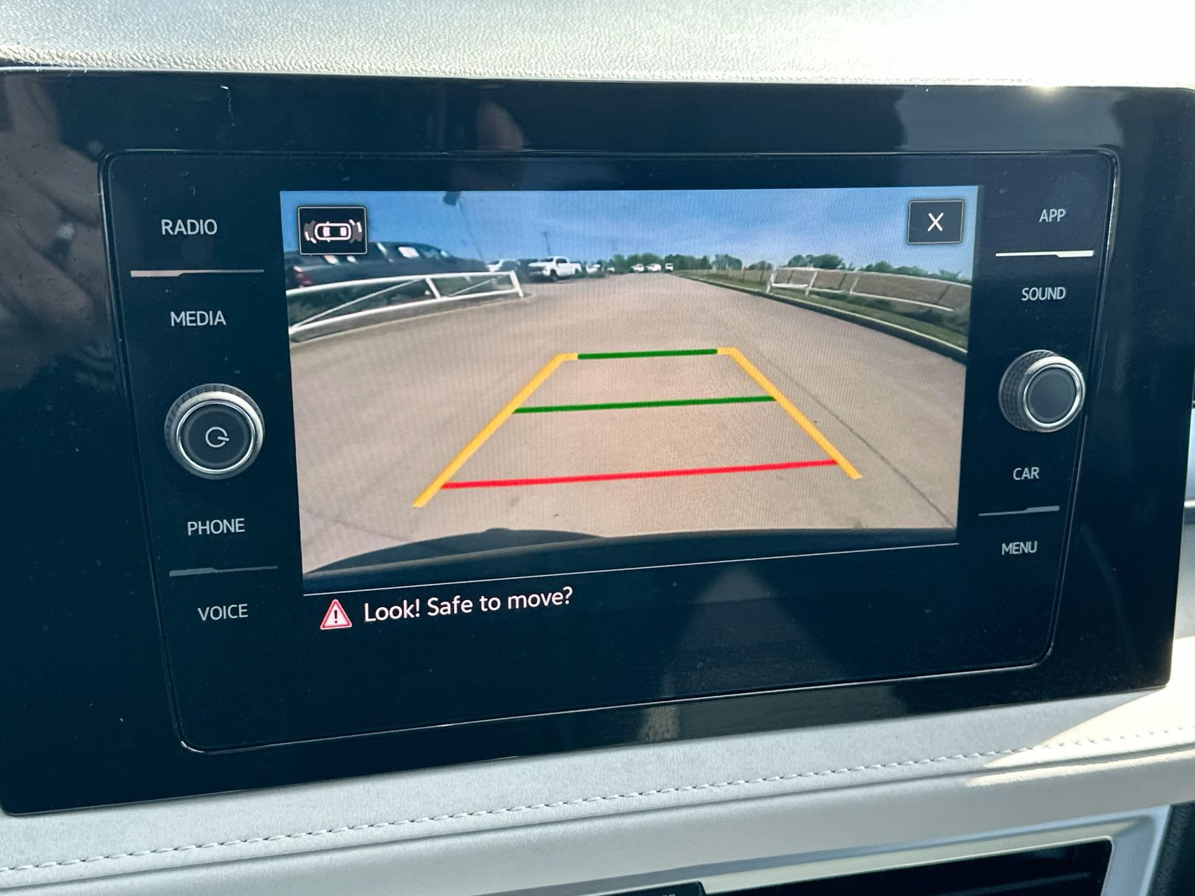 Used 2025 Volkswagen Taos SE FWD image 17
