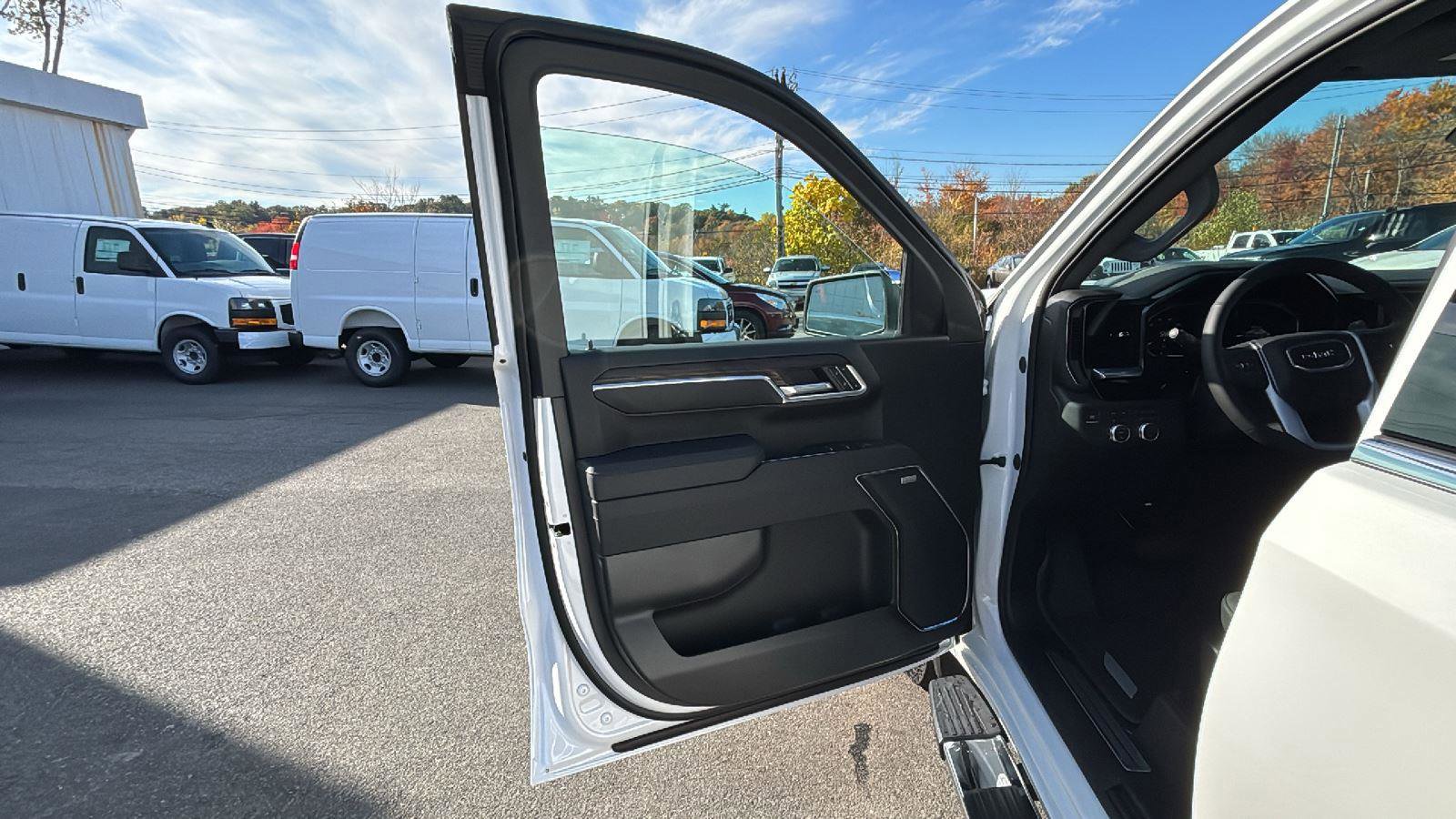 New 2026 GMC Sierra 1500 SLT w/ SLT Convenience Package image 12
