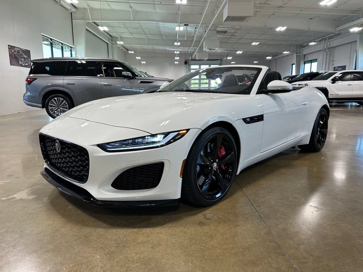 Used 2022 Jaguar F-TYPE Convertible RWD image 6