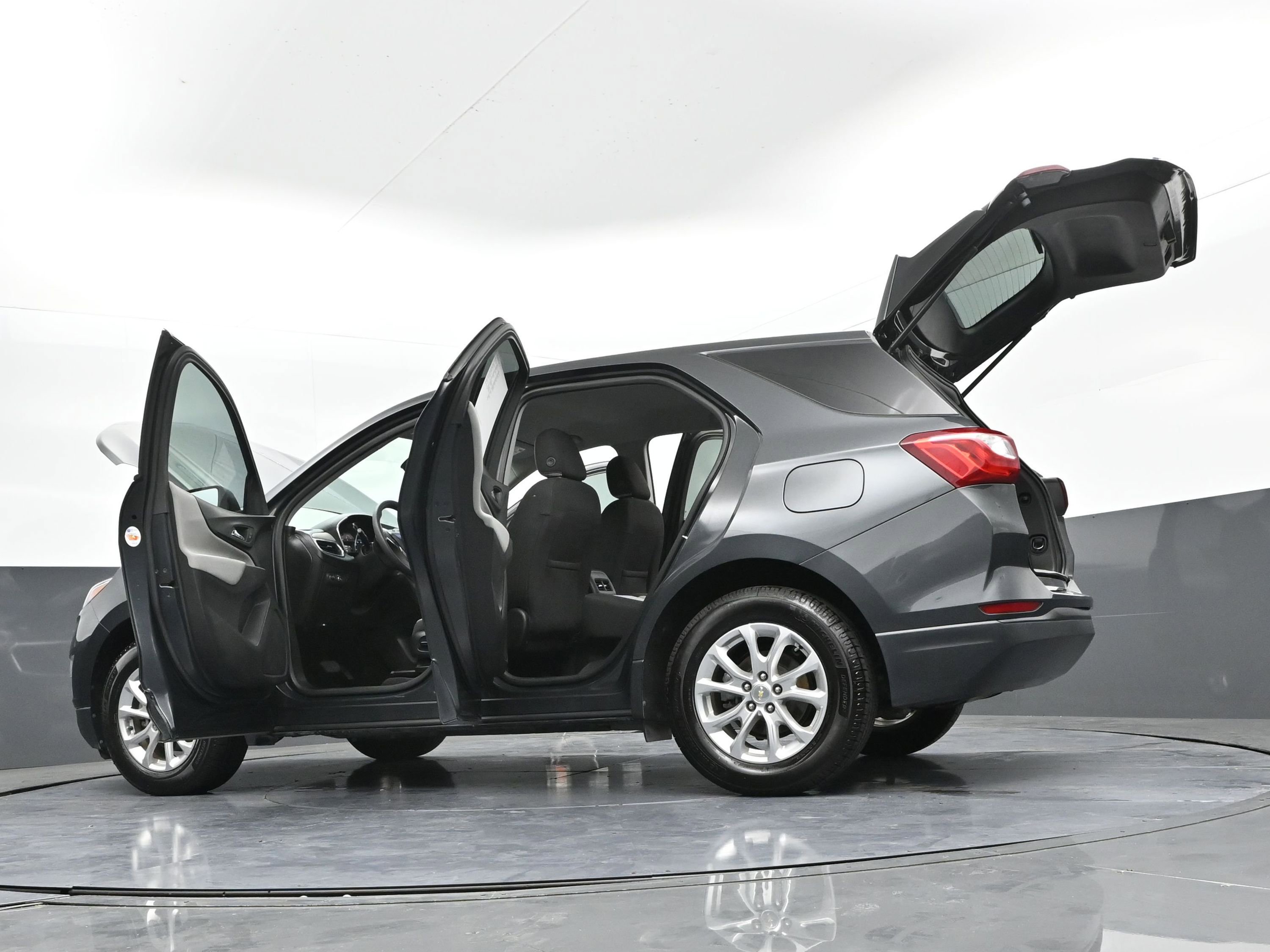 Used 2021 Chevrolet Equinox LS w/ LS Convenience Package image 48