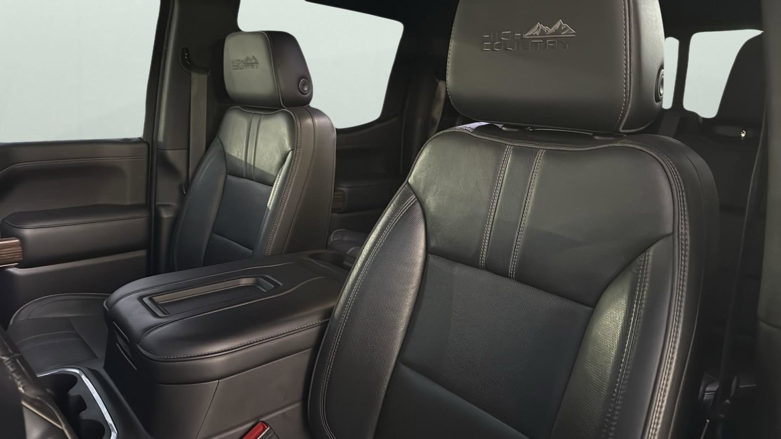 Used 2021 Chevrolet Silverado 1500 High Country w/ Technology Package image 10