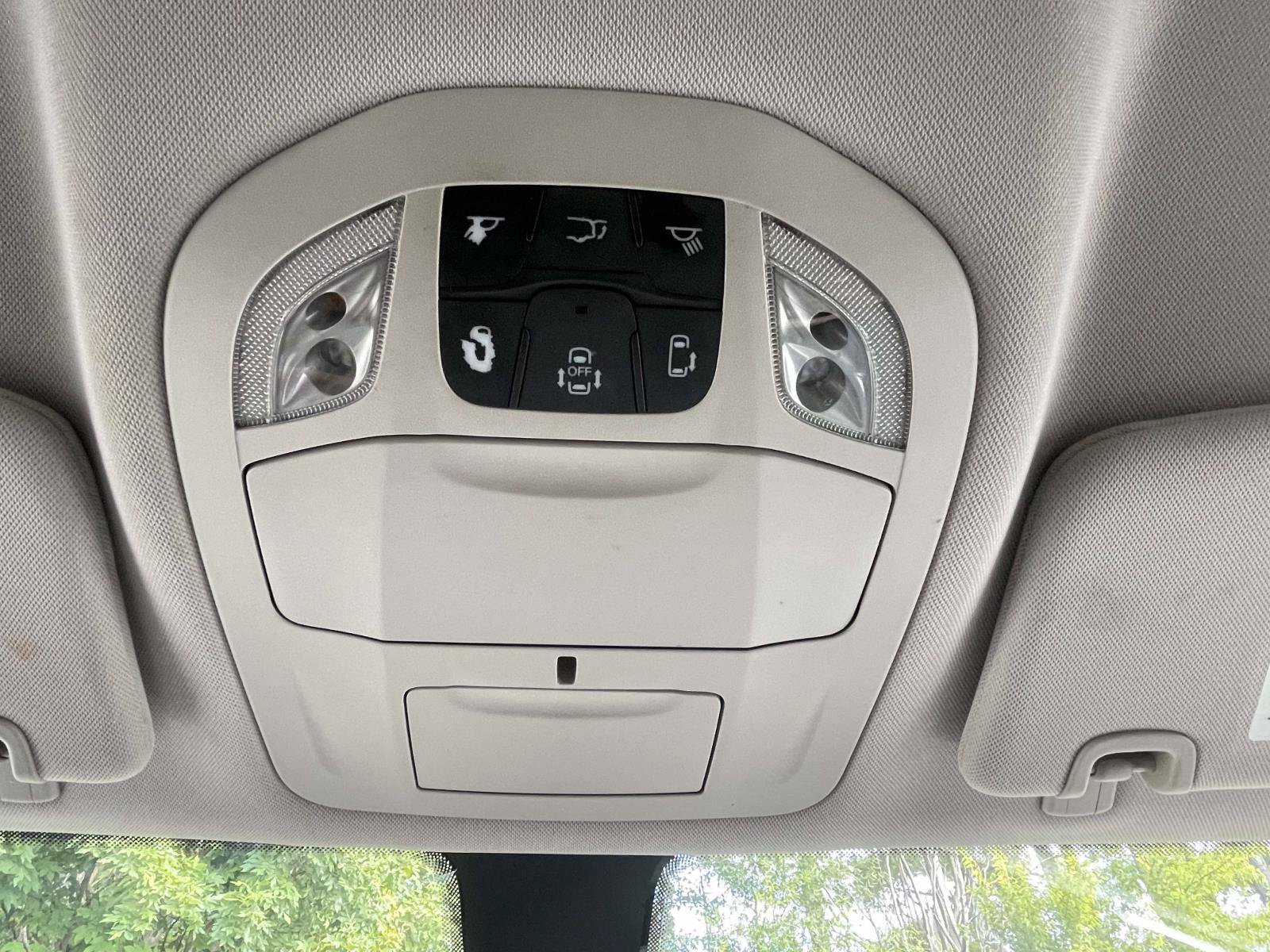 Used 2018 Chrysler Pacifica Touring FWD image 31