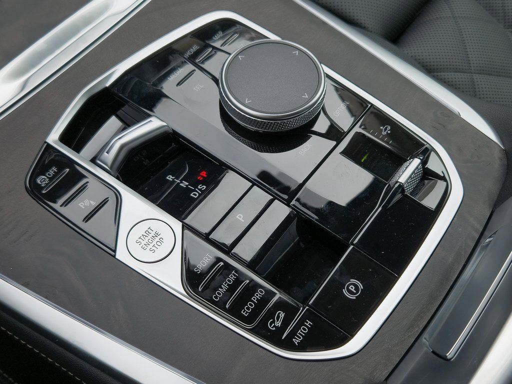 New 2026 BMW X7 xDrive40i w/ Premium Package image 13