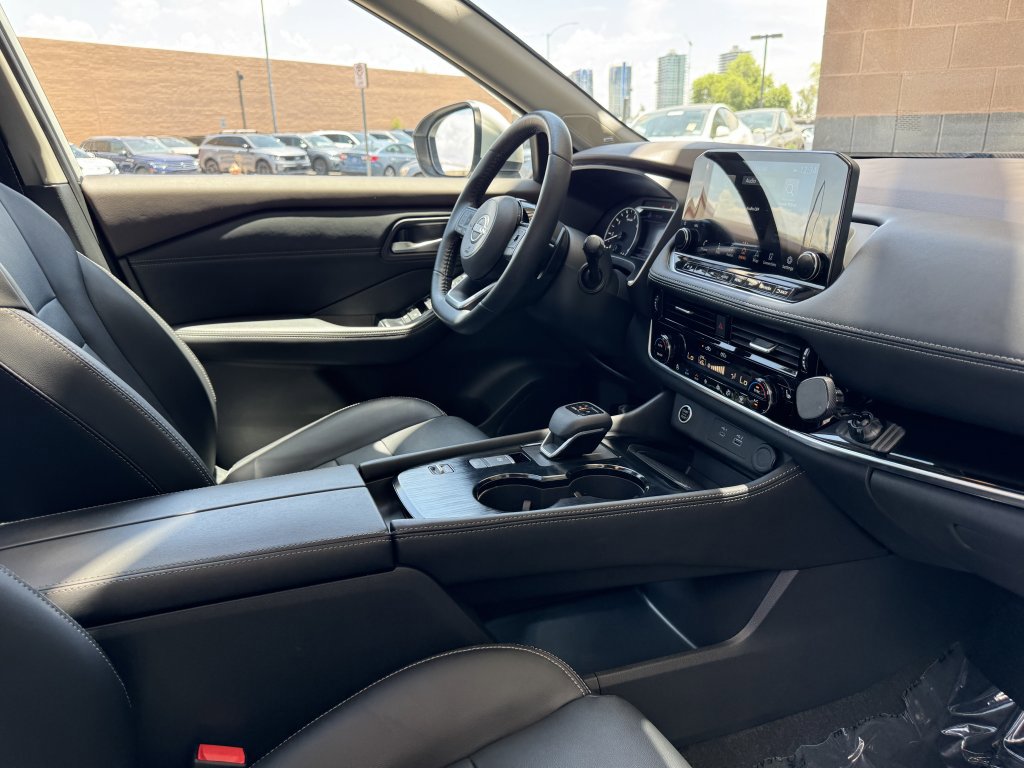 Used 2023 Nissan Rogue SL w/ SL Premium Package image 40