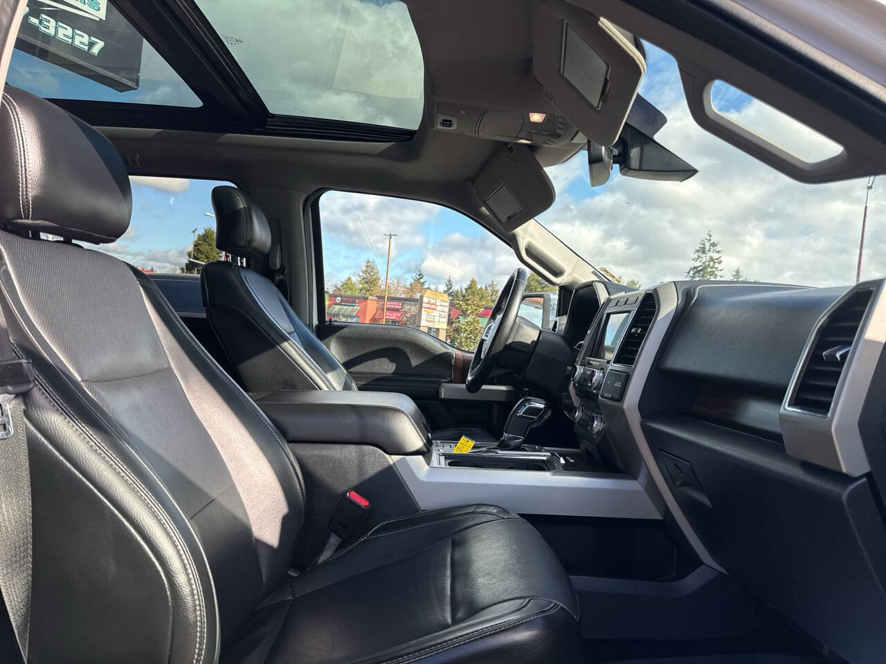 Used 2017 Ford F150 Lariat w/ Equipment Group 502A Luxury image 10