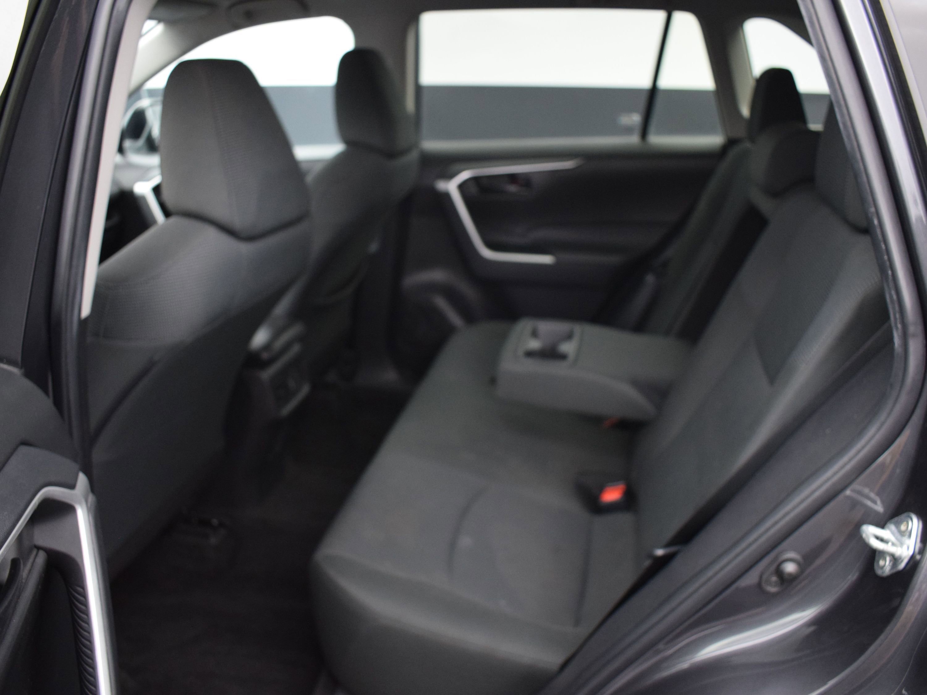 Used 2022 Toyota RAV4 LE image 12