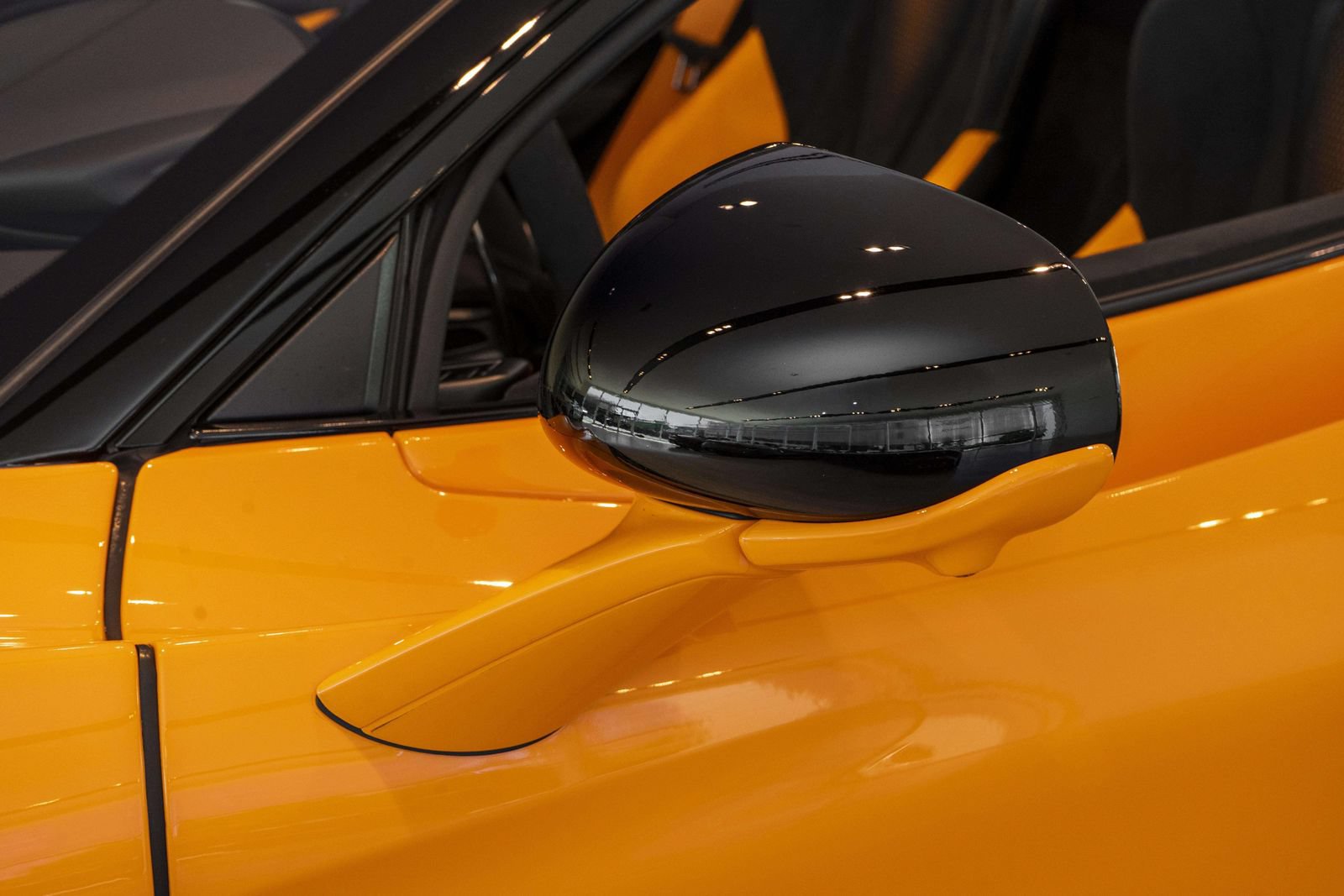 Used 2024 McLaren 750S Spider RWD image 50