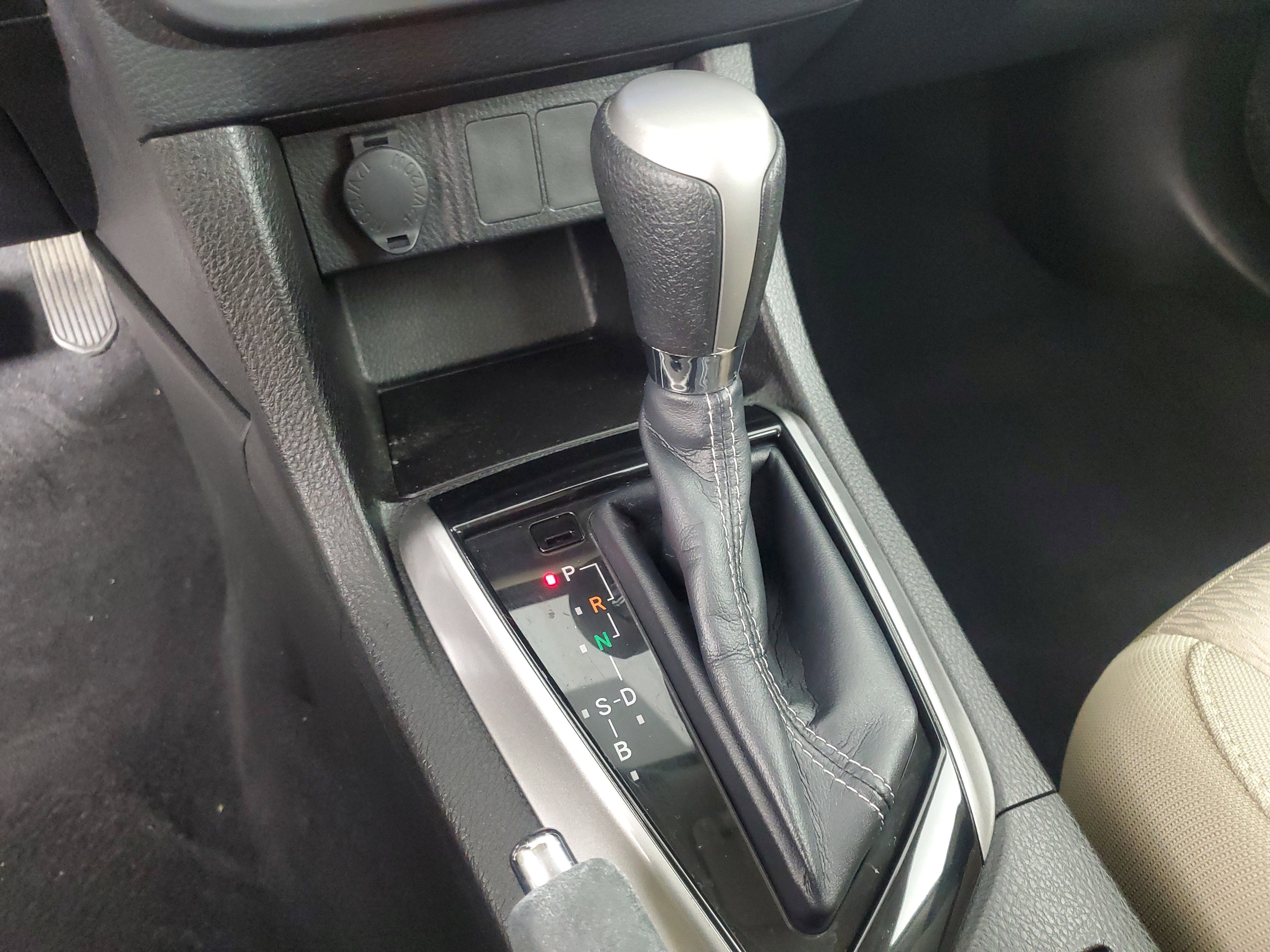 Used 2014 Toyota Corolla LE image 25