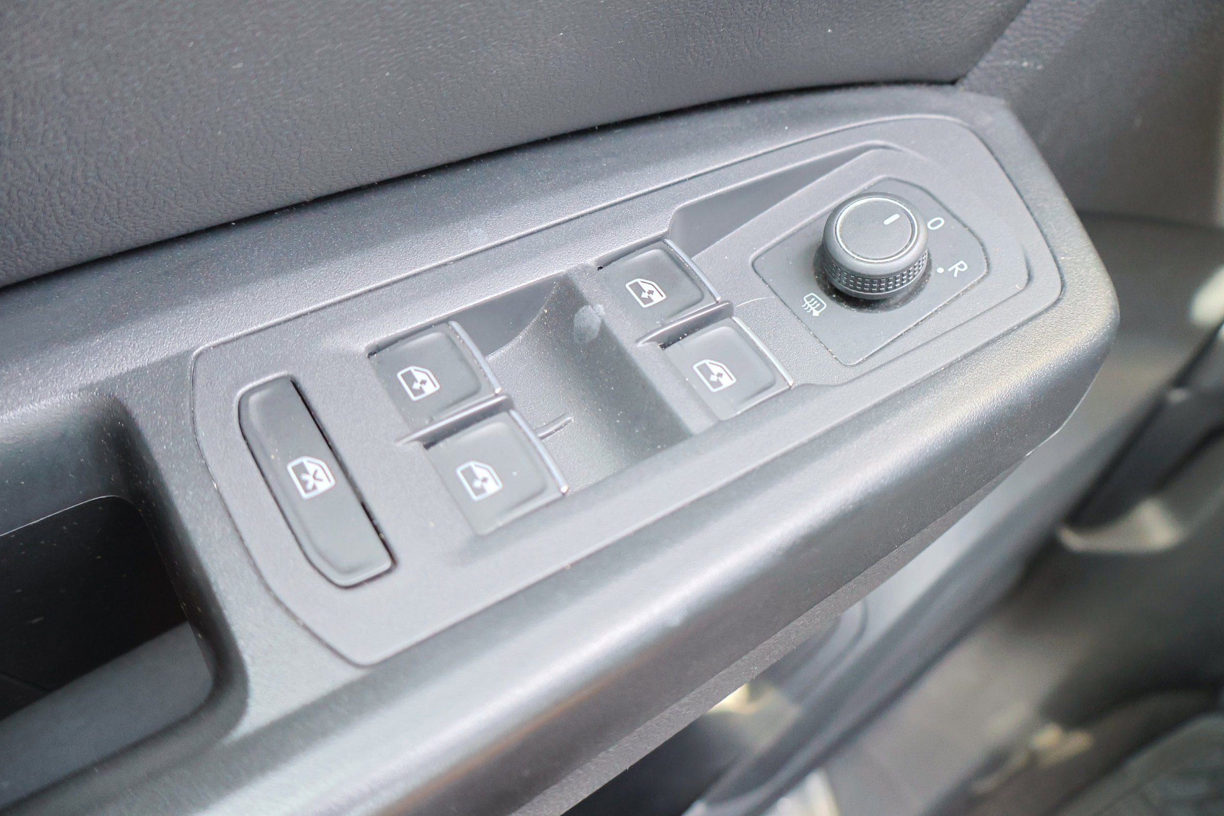 Used 2019 Volkswagen Atlas SEL R-Line image 18