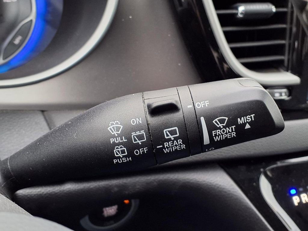 Used 2025 Chrysler Pacifica Select image 23