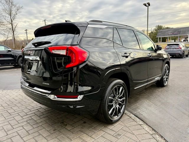 Used 2023 GMC Terrain Denali w/ Black Diamond Edition image 10